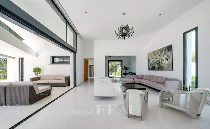 Image No.7-5 Bed House for sale