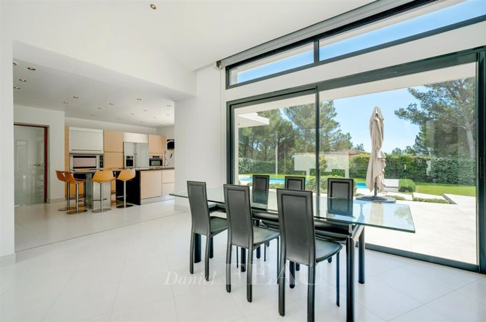 Image No.8-5 Bed House for sale