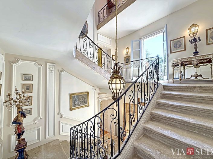 Image No.8-6 Bed House for sale