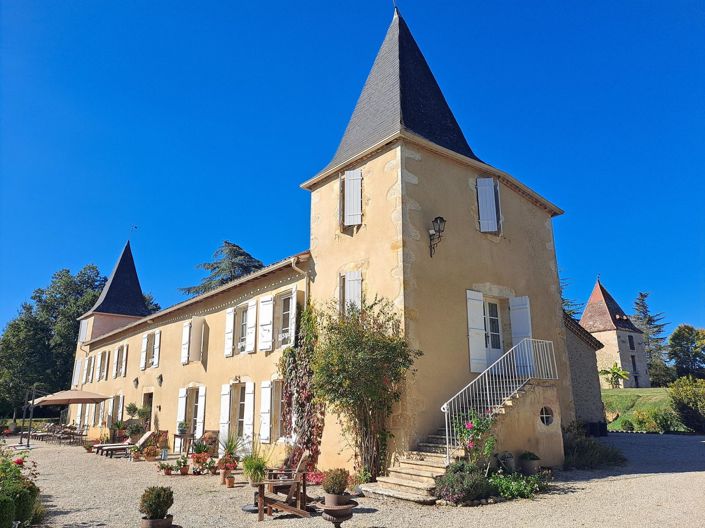 Image No.2-11 Bed Property for sale