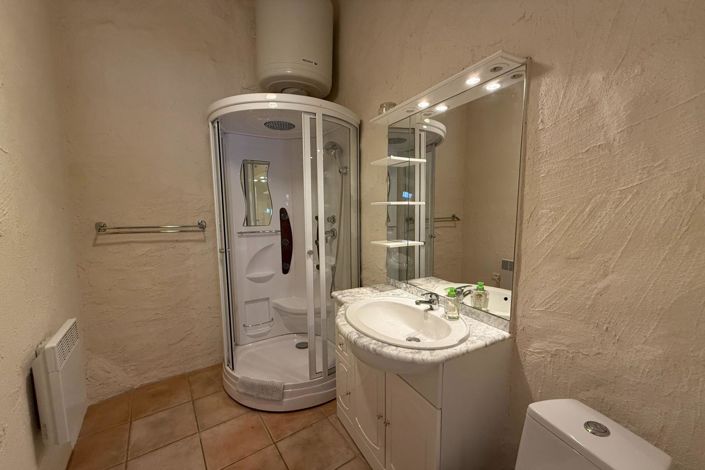 Image No.17-5 Bed House for sale