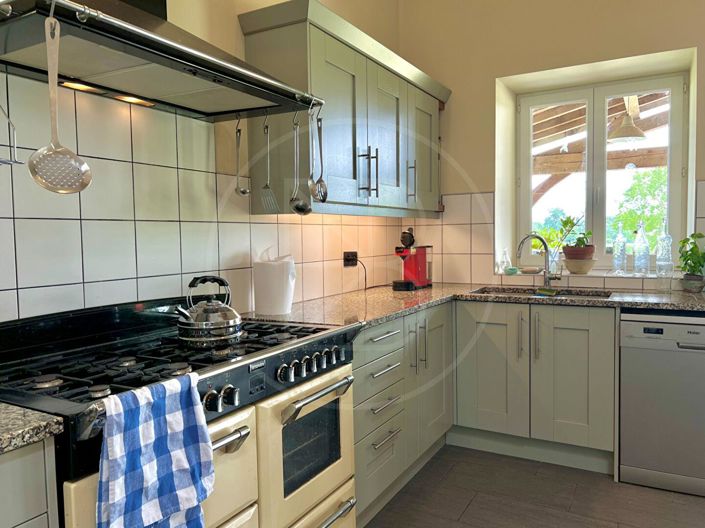 Image No.7-8 Bed House for sale