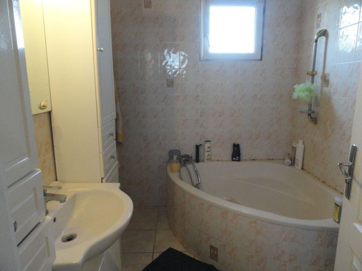 Image No.9-3 Bed House for sale