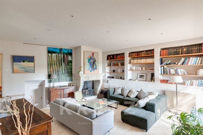 Image No.7-8 Bed House for sale