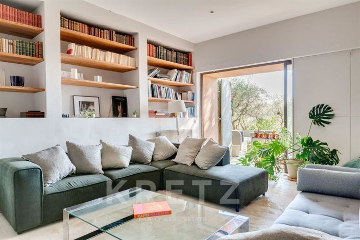 Image No.8-8 Bed House for sale