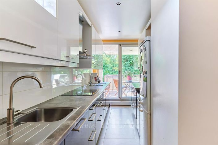 Image No.10-3 Bed Apartment for sale