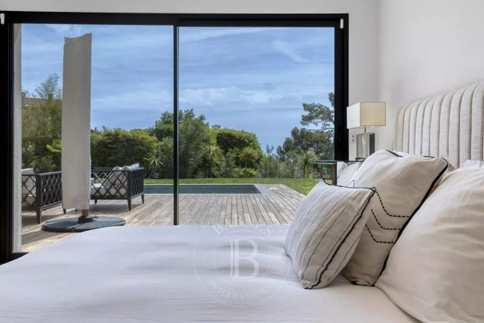 Image No.16-4 Bed House for sale