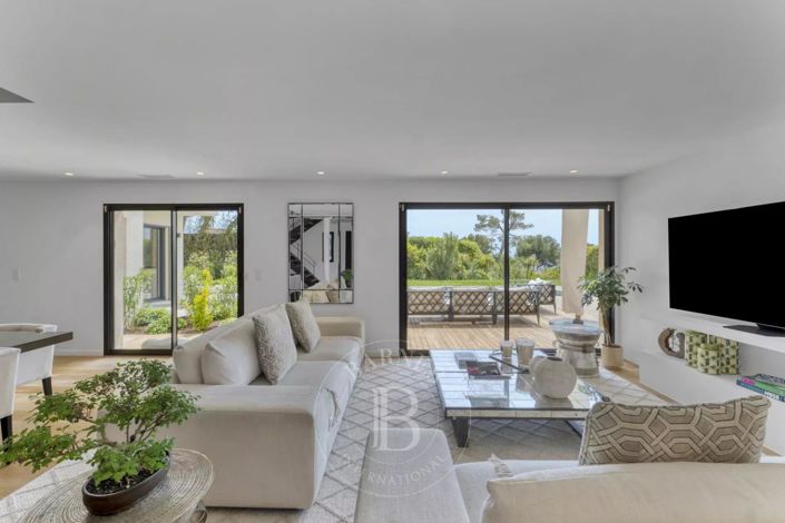 Image No.7-4 Bed House for sale