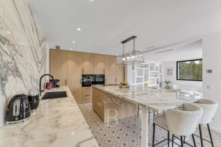 Image No.9-4 Bed House for sale