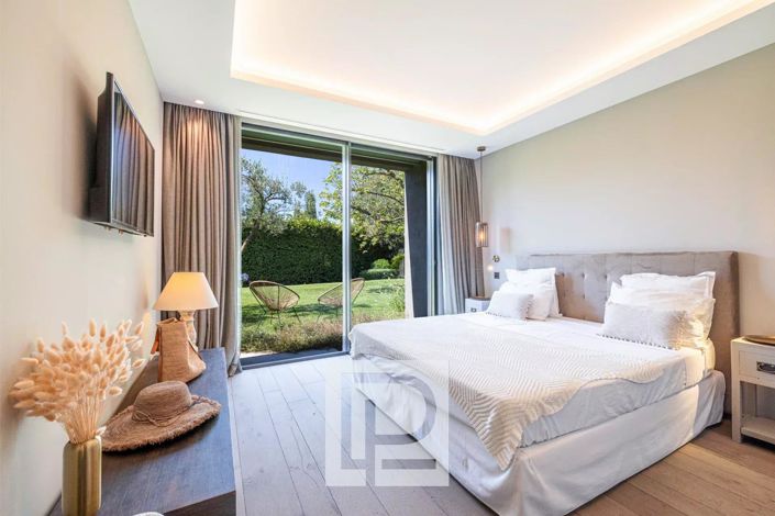 Image No.12-5 Bed House for sale