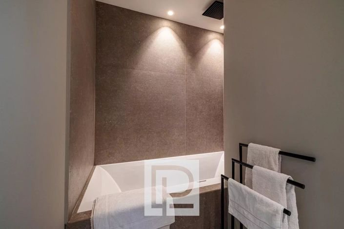 Image No.15-5 Bed House for sale