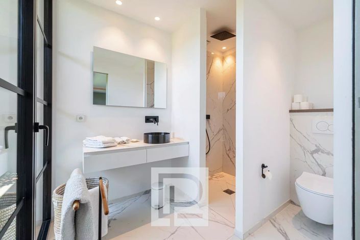 Image No.18-5 Bed House for sale