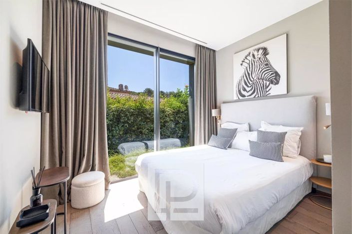 Image No.19-5 Bed House for sale