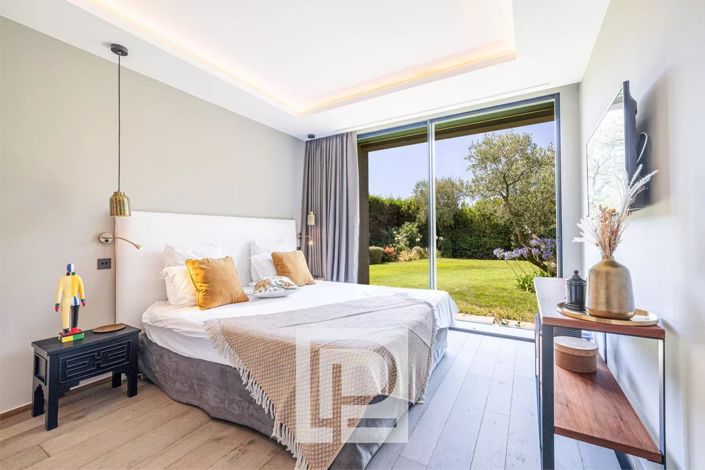 Image No.21-5 Bed House for sale