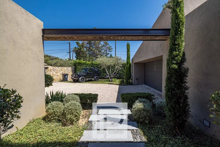 Image No.25-5 Bed House for sale