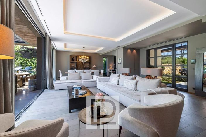 Image No.6-5 Bed House for sale