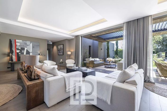 Image No.7-5 Bed House for sale