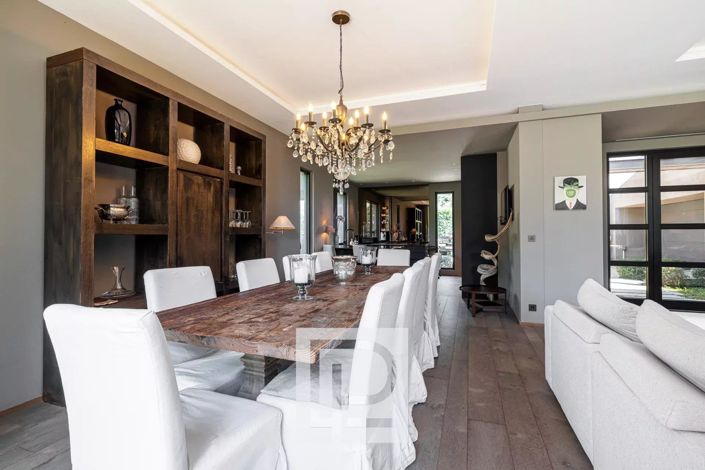 Image No.9-5 Bed House for sale