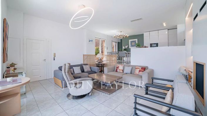 Image No.7-4 Bed House for sale