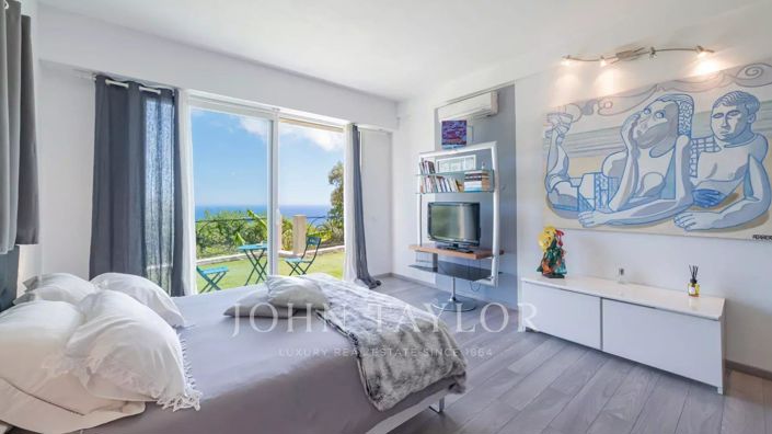 Image No.10-7 Bed House for sale