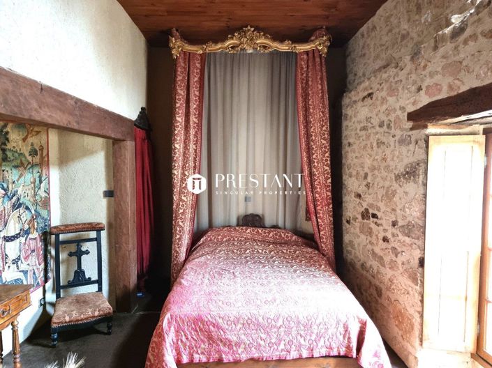 Image No.9-5 Bed Property for sale