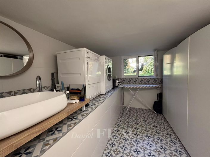 Image No.12-5 Bed House for sale