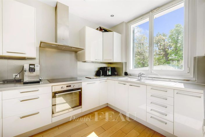 Image No.5-5 Bed House for sale