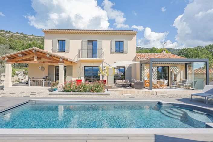 Image No.1-4 Bed House for sale