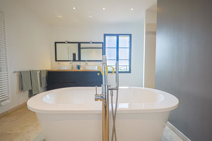 Image No.41-4 Bed House for sale