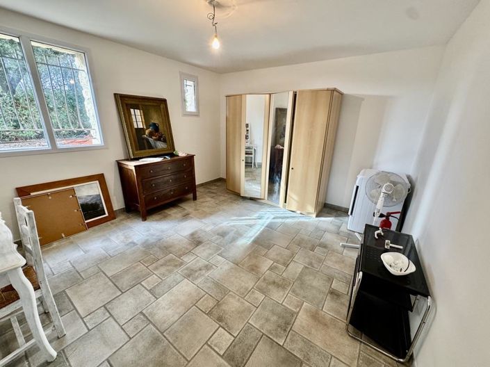 Image No.19-5 Bed House for sale