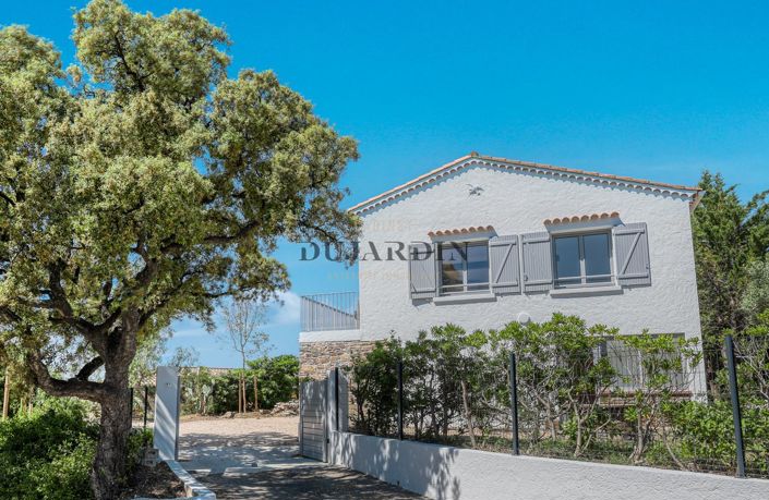 Image No.1-4 Bed House for sale