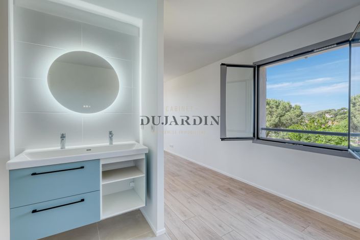 Image No.9-4 Bed House for sale