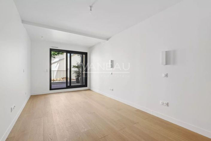 Image No.21-4 Bed House for sale