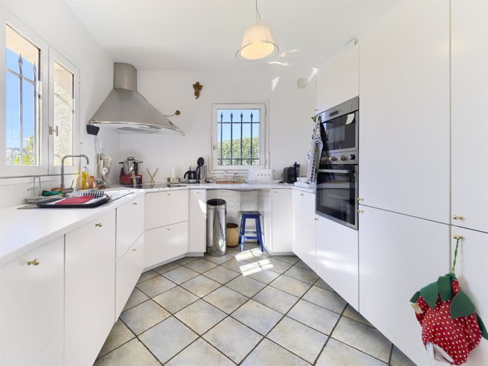 Image No.7-5 Bed House for sale