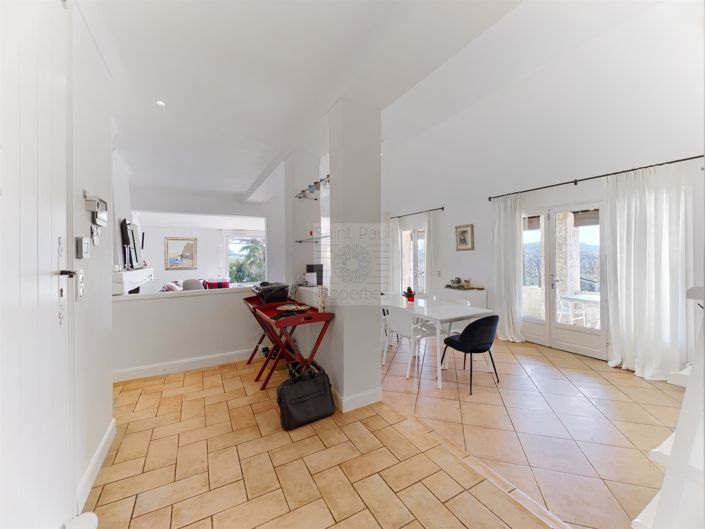 Image No.8-5 Bed House for sale