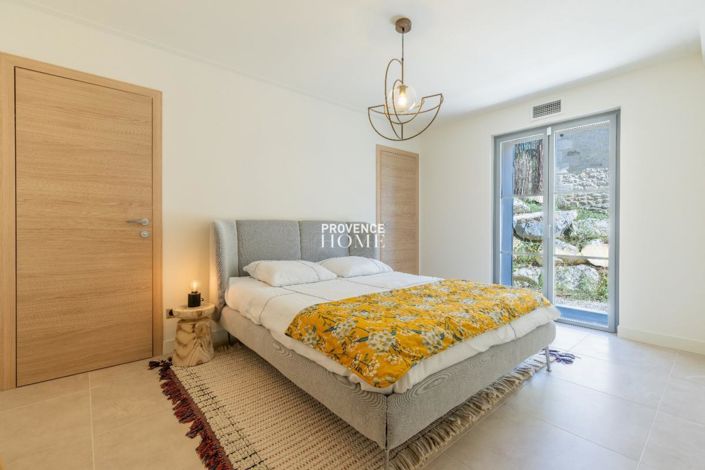 Image No.11-5 Bed House for sale