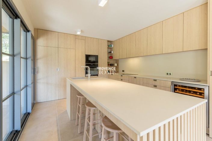 Image No.5-5 Bed House for sale