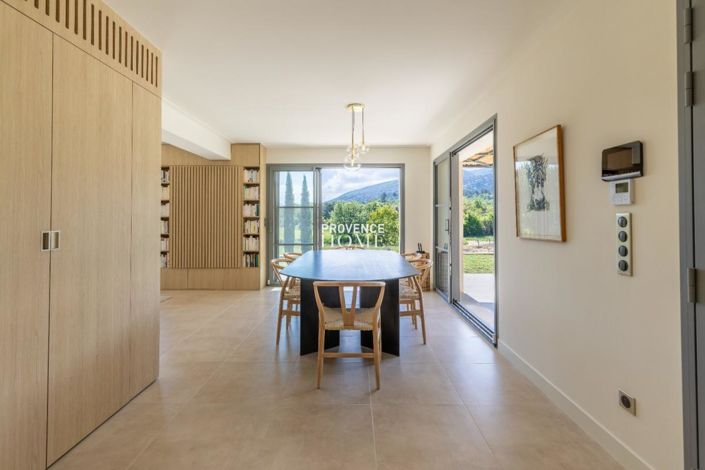 Image No.8-5 Bed House for sale