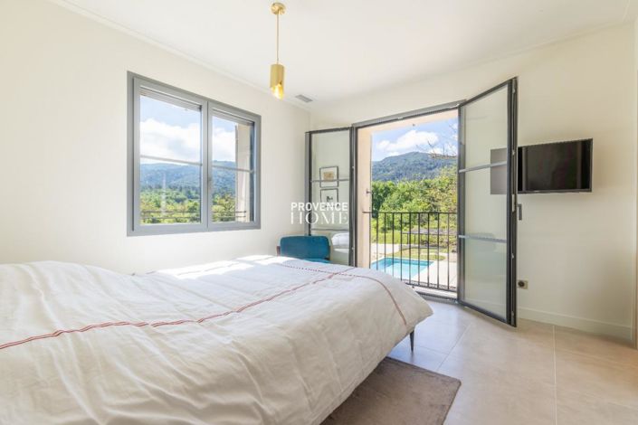 Image No.9-5 Bed House for sale