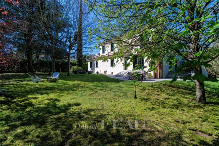 Image No.1-5 Bed House for sale