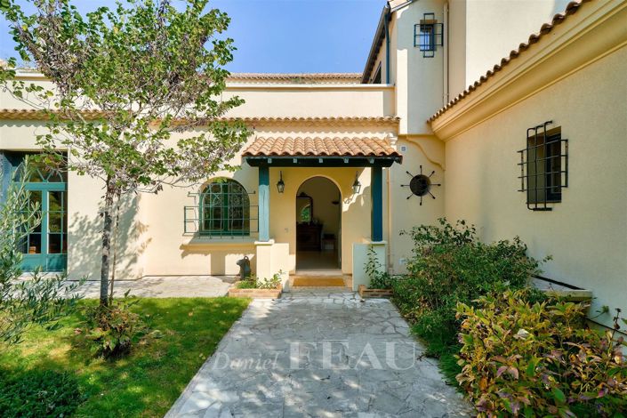 Image No.1-5 Bed House for sale