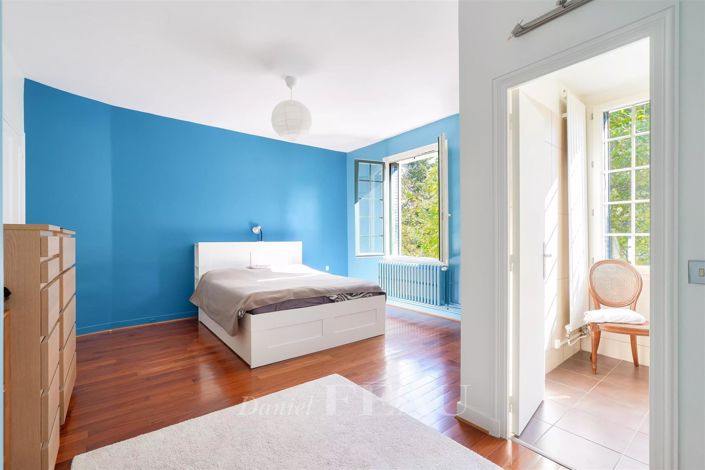 Image No.18-5 Bed House for sale