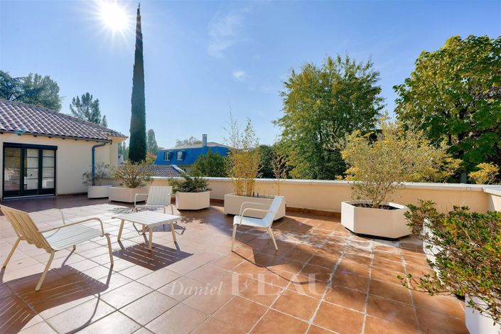 Image No.2-5 Bed House for sale