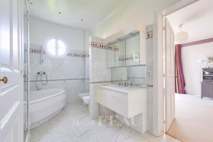 Image No.21-5 Bed House for sale