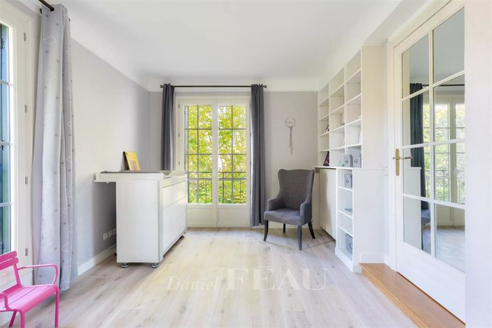 Image No.24-5 Bed House for sale