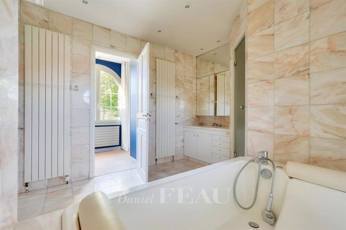 Image No.26-5 Bed House for sale