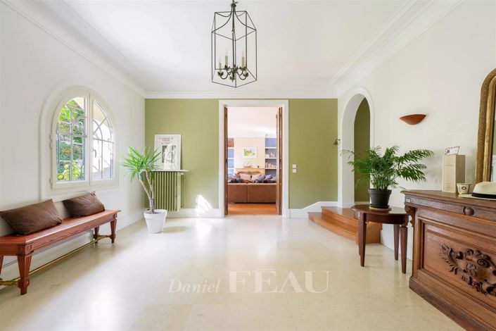 Image No.3-5 Bed House for sale