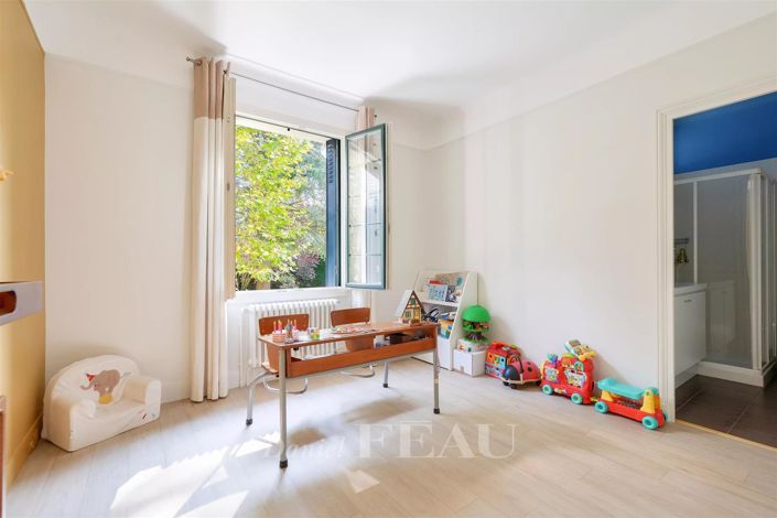 Image No.30-5 Bed House for sale