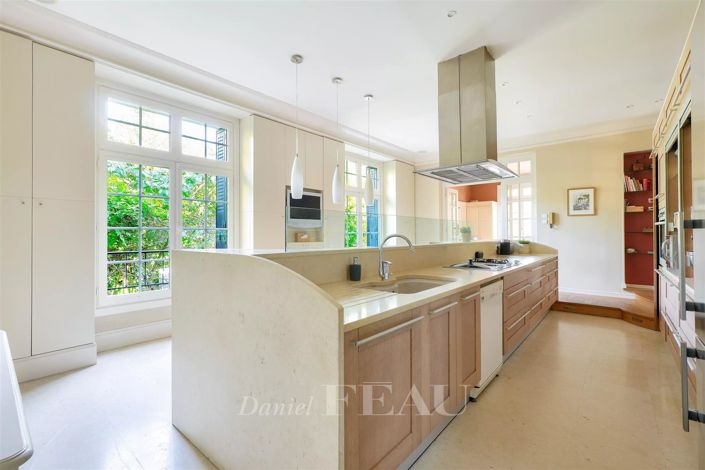 Image No.6-5 Bed House for sale