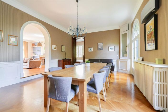 Image No.9-5 Bed House for sale